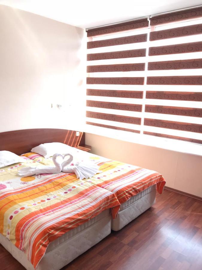 Red House Guest House เนเซบาร์ ภายนอก รูปภาพ