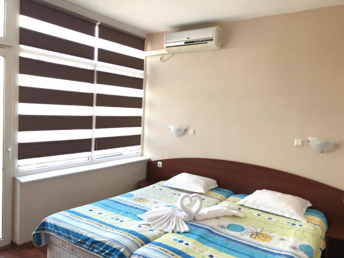 Red House Guest House เนเซบาร์ ภายนอก รูปภาพ