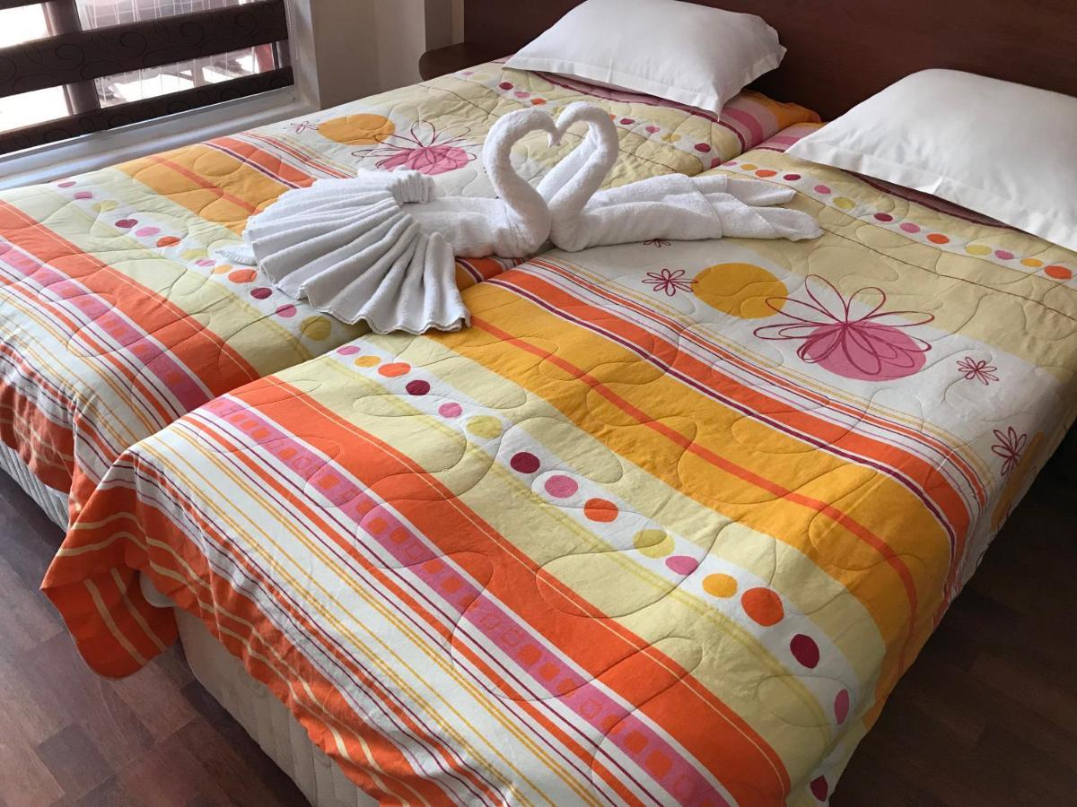 Red House Guest House เนเซบาร์ ภายนอก รูปภาพ