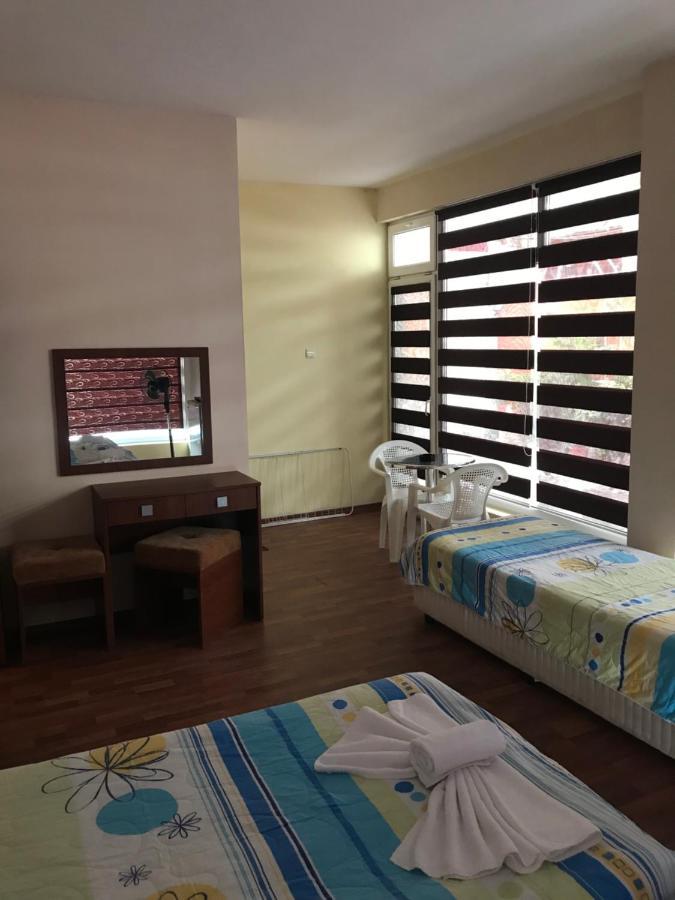 Red House Guest House เนเซบาร์ ภายนอก รูปภาพ
